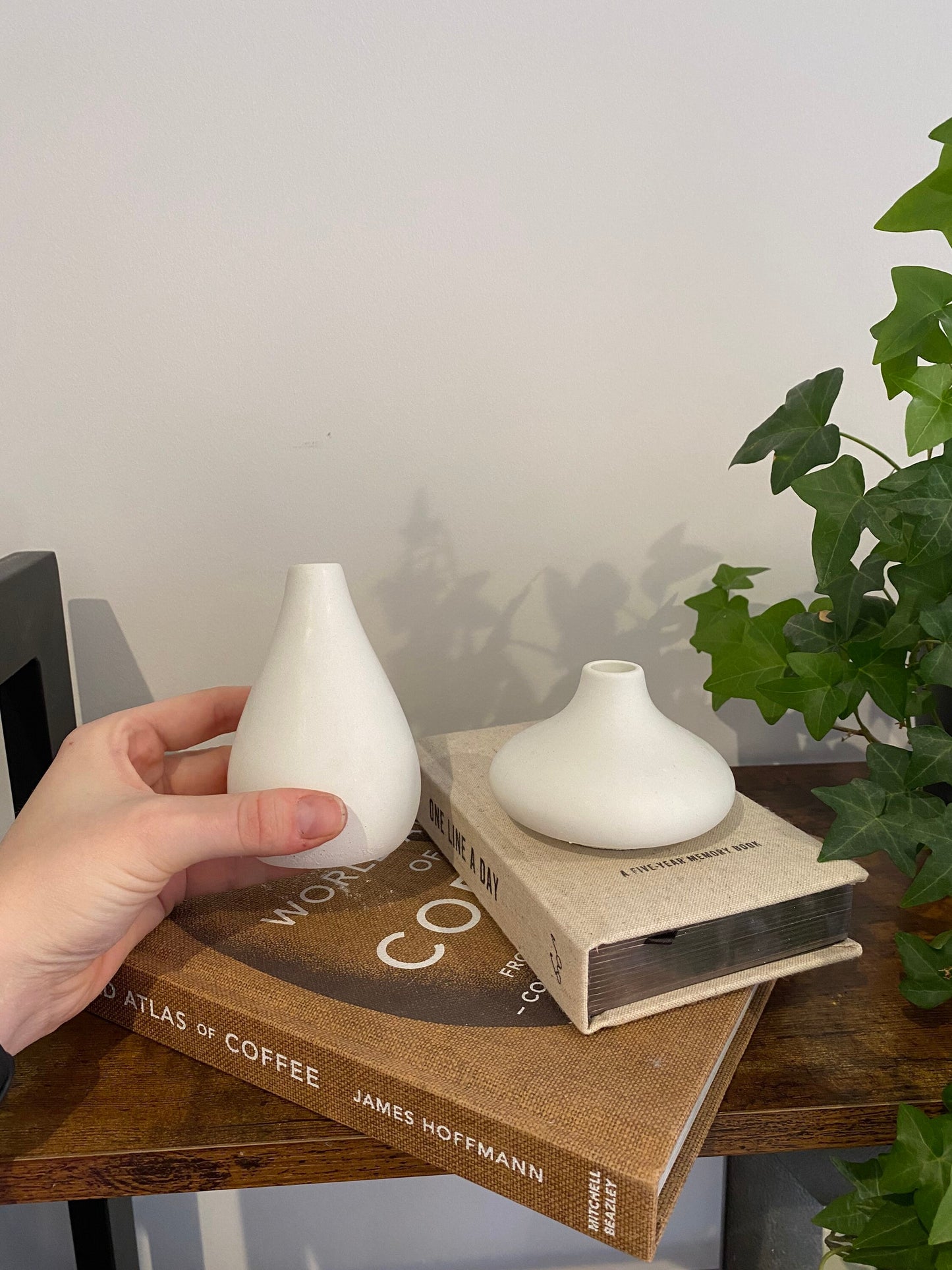 Concrete Minimal Teardrop Bud Vase | Short Bud Stem Vase | Dried Flower Vase