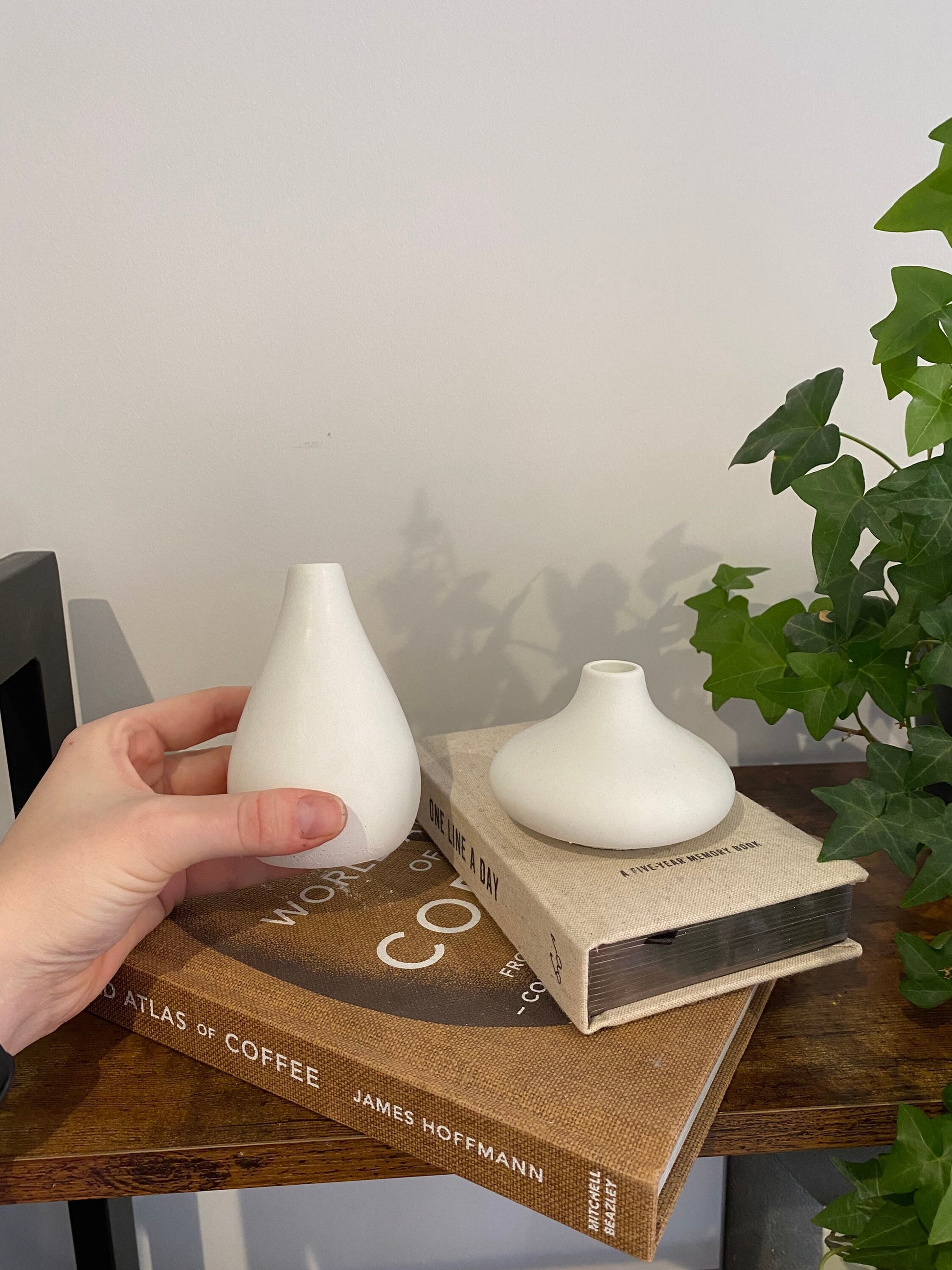 Concrete Minimal Teardrop Bud Vase | Short Bud Stem Vase | Dried Flower Vase