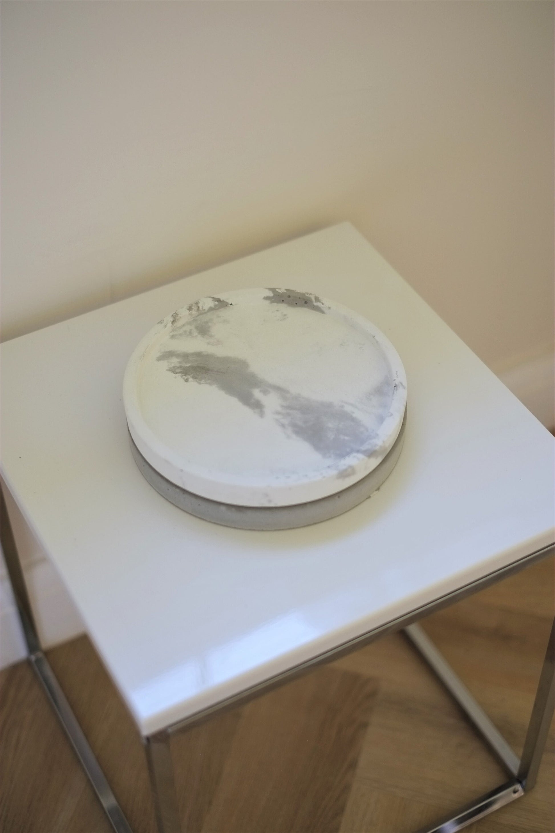 Concrete round tray | Decorative display tray